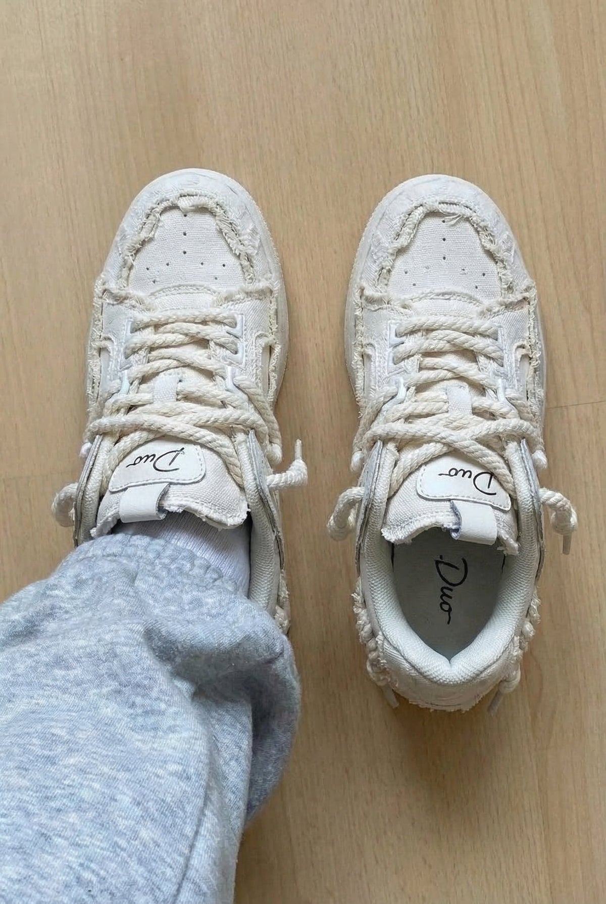 Sneakers „Zerstörungsserie“