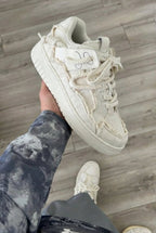 Sneakers „Zerstörungsserie“