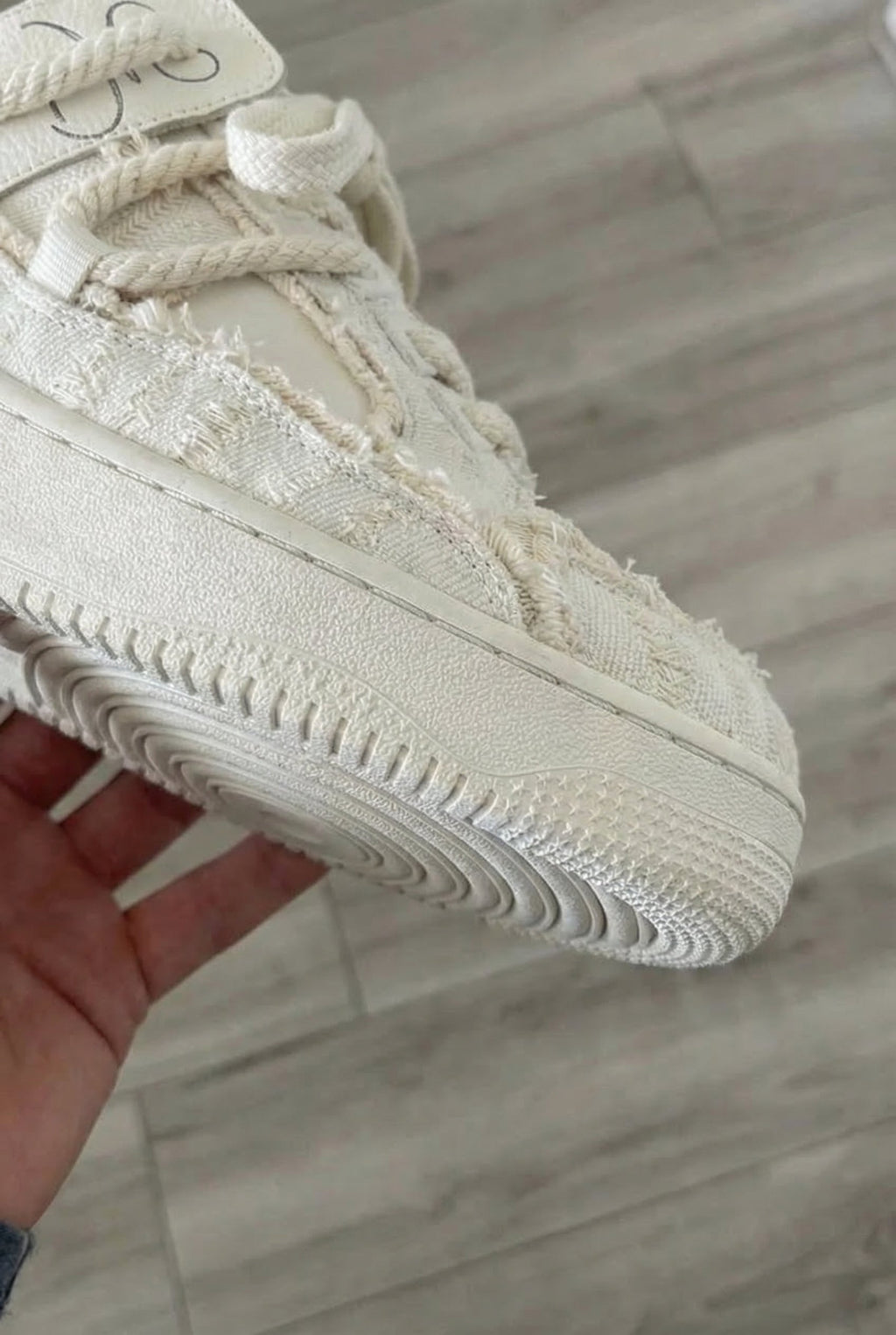 Sneakers „Zerstörungsserie“