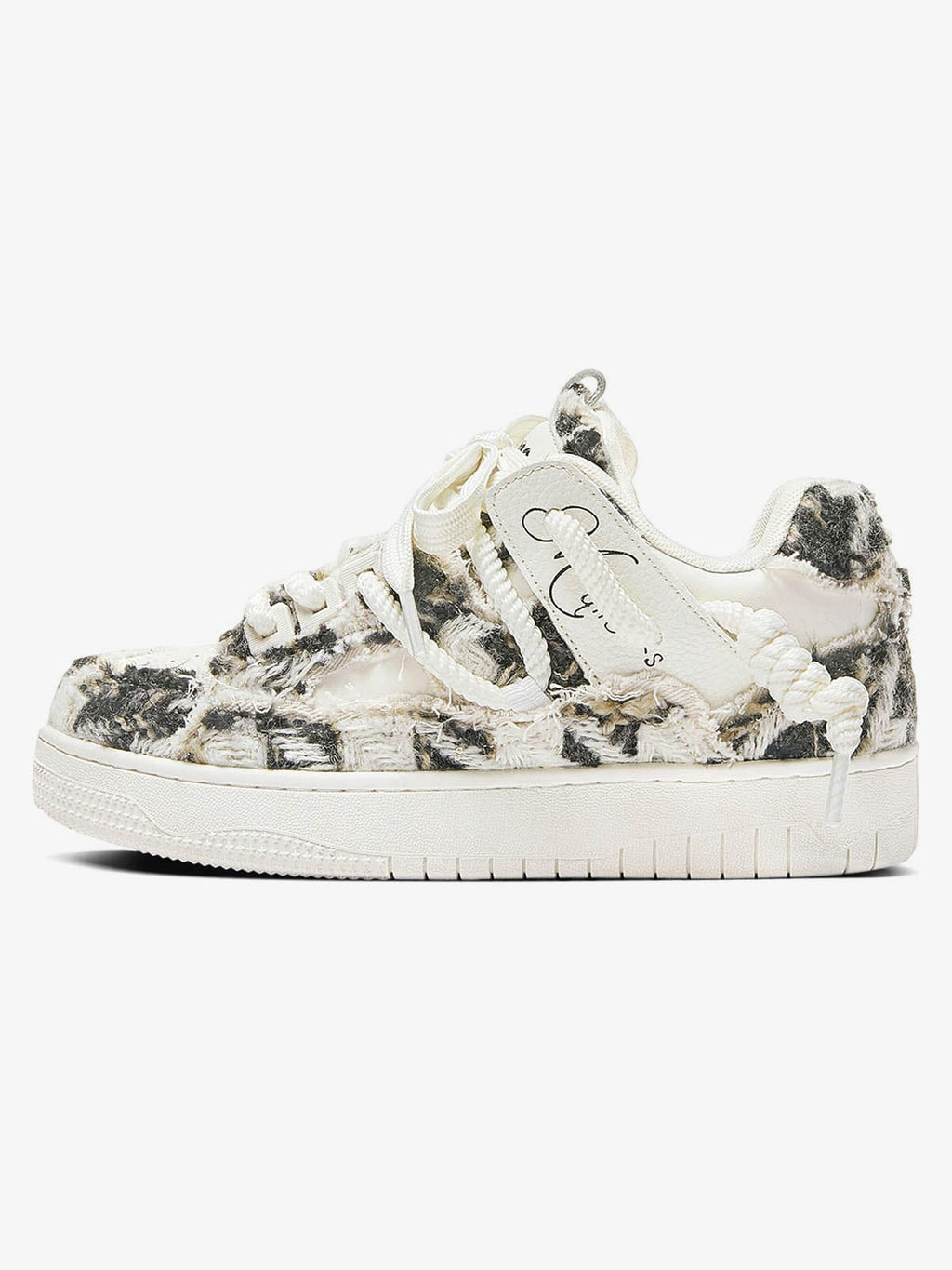 Sneakers „Zerstörungsserie“