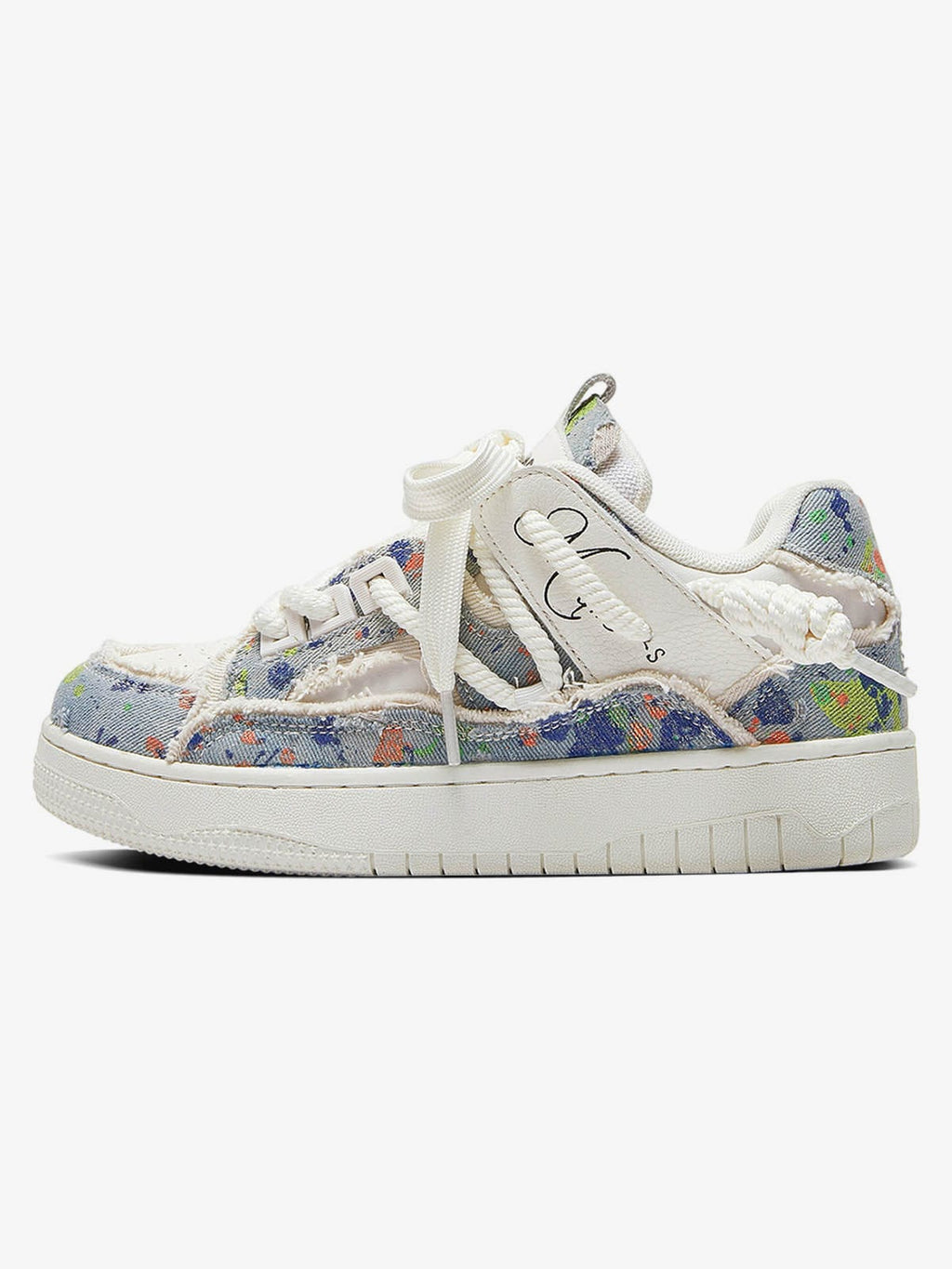 Sneakers „Zerstörungsserie“