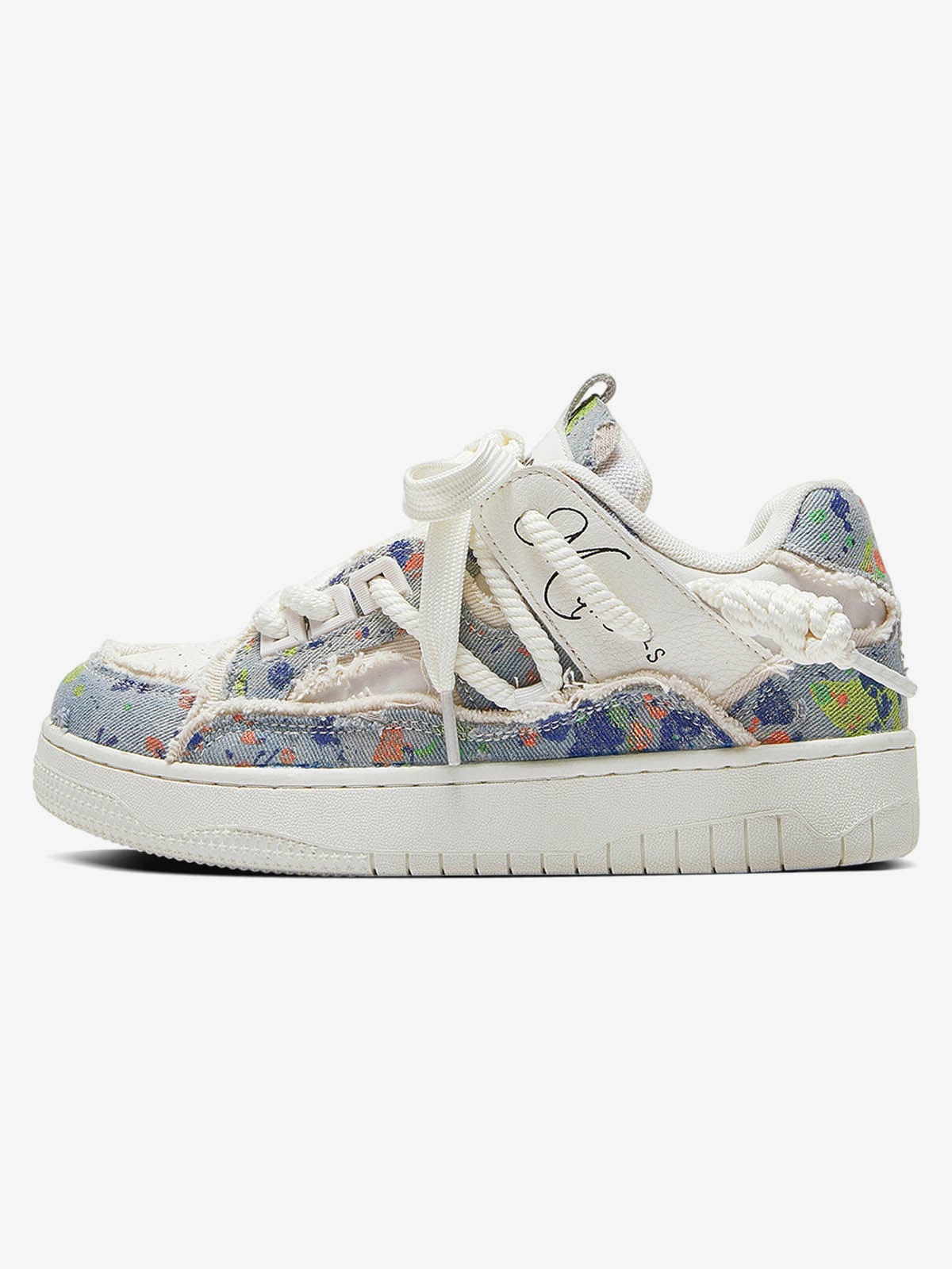 Sneakers „Zerstörungsserie“